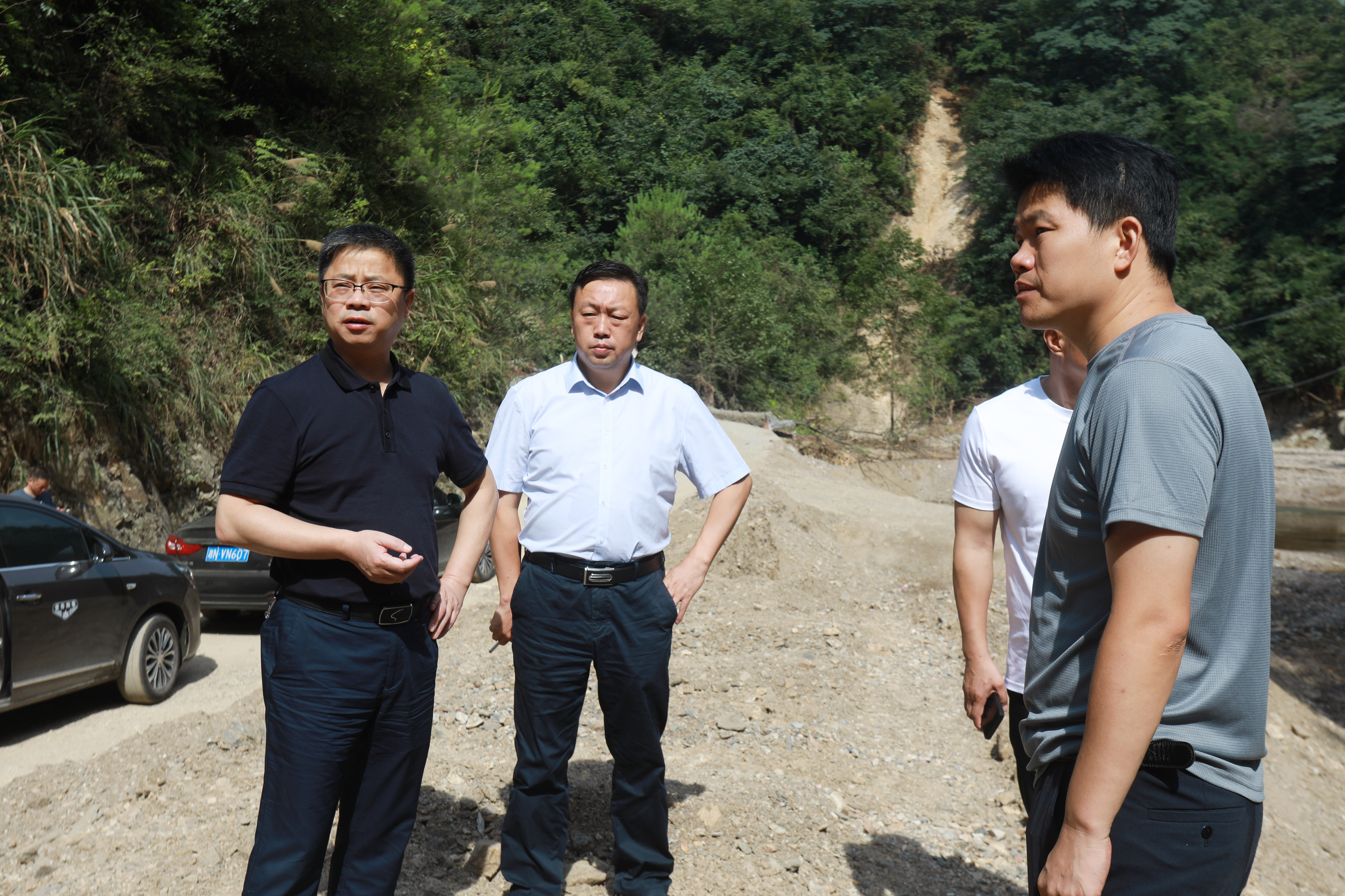 丁热平督导谭家场乡灾后恢复重建工作 - 辰溪县人民政府