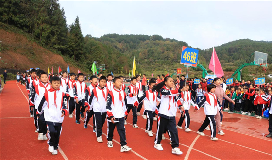 大水田中学和大水田中心小学合校一年多来,学校取得了长足进步.