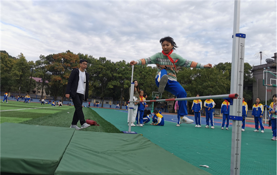 白云小学举行第三十二届运动会